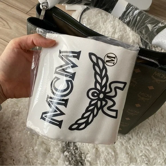 MCM Medium Aren VI Leather Hobo Bag - Picture 11 of 13